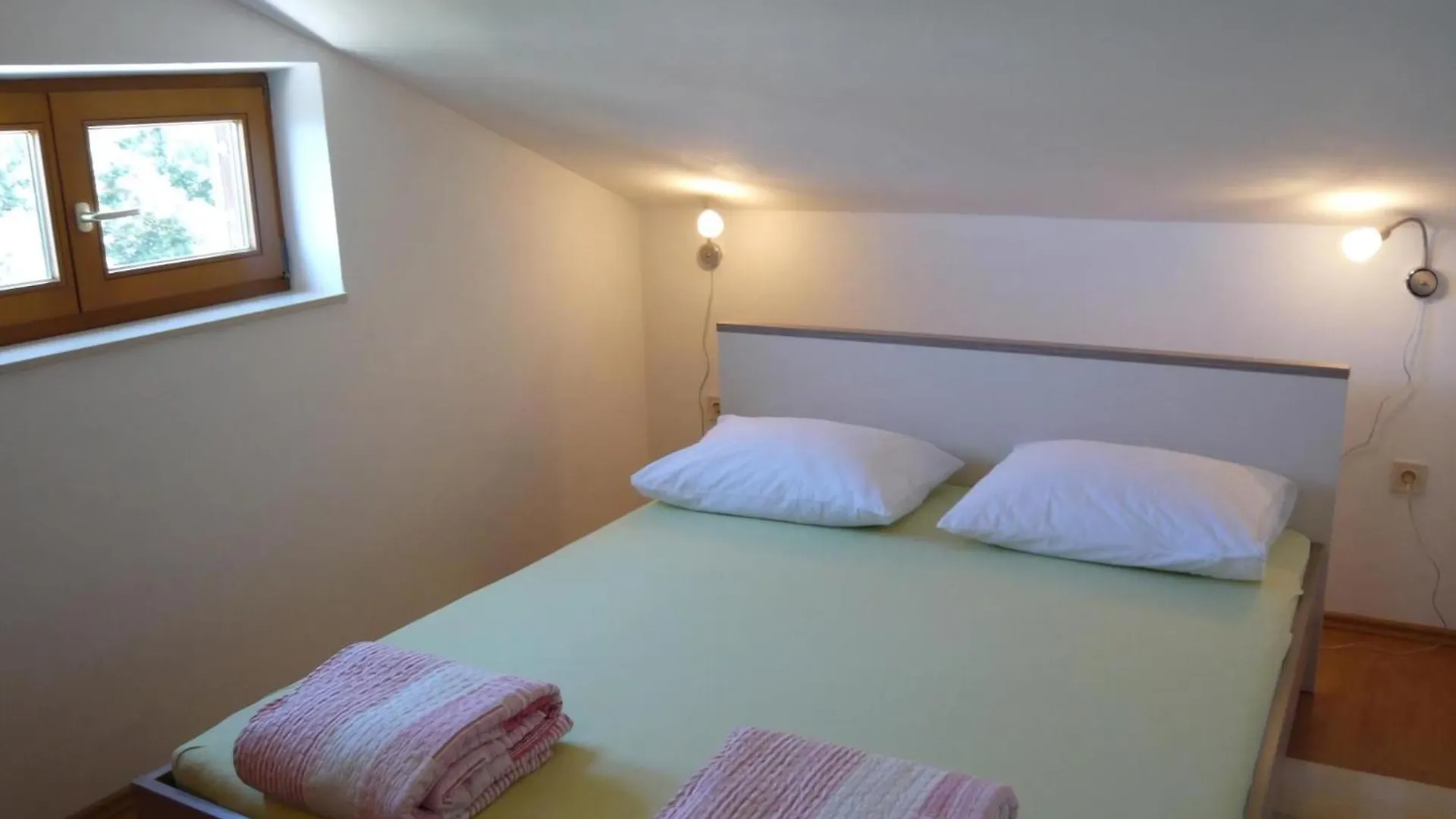 Apartment Ferienwohnung Mia Mandre Fuer Vier Personen Croatia
